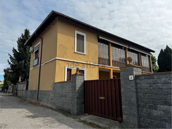 casa indipendente in vendita a Fagnano Olona