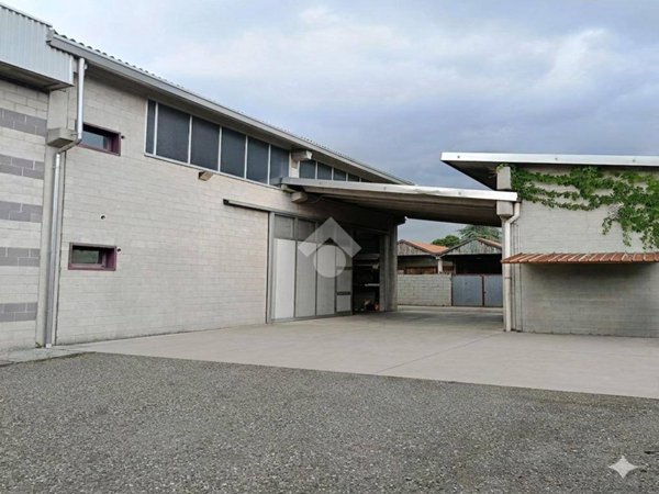 locale commerciale in vendita a Fagnano Olona