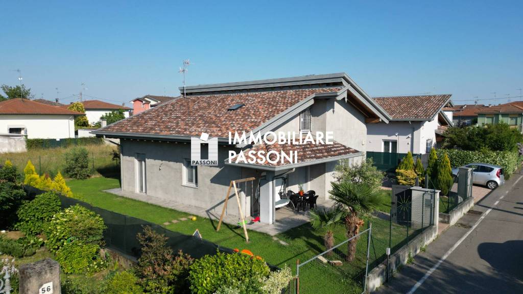 casa indipendente in vendita a Fagnano Olona in zona Fornaci