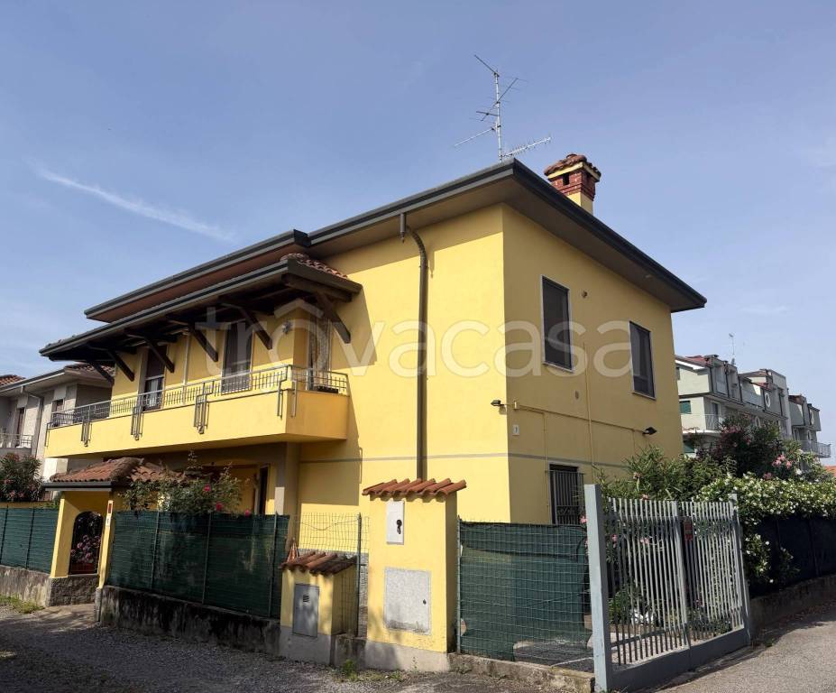 casa indipendente in vendita a Fagnano Olona