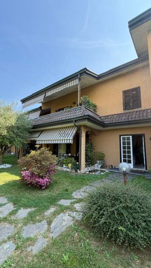 appartamento in vendita a Fagnano Olona in zona Bergoro