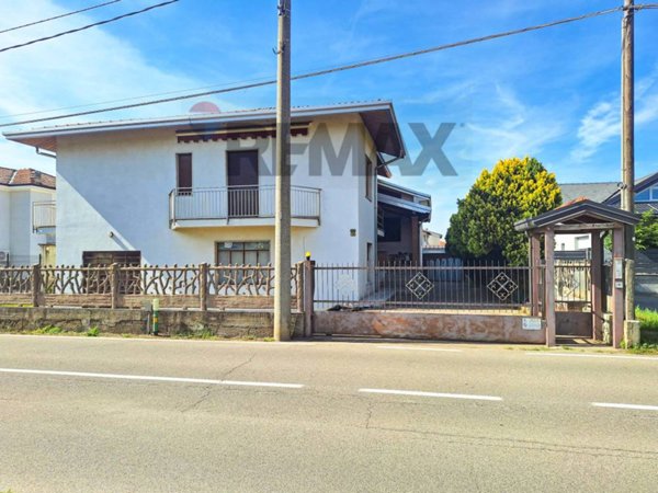 casa indipendente in vendita a Fagnano Olona in zona Bergoro