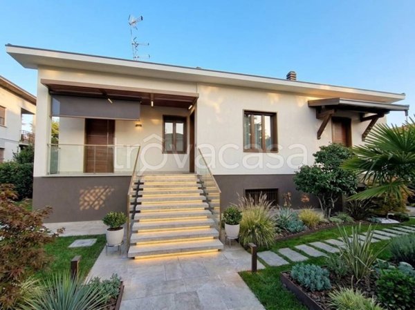 casa indipendente in vendita a Fagnano Olona