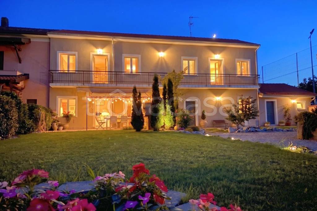 casa indipendente in vendita a Fagnano Olona