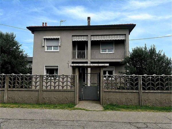 casa indipendente in vendita a Fagnano Olona