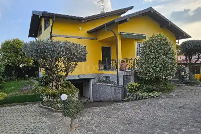casa indipendente in vendita a Fagnano Olona