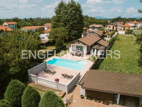 casa indipendente in vendita a Fagnano Olona in zona Bergoro