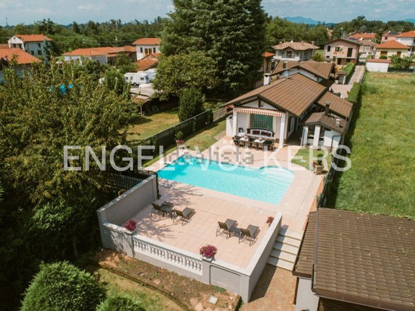 casa indipendente in vendita a Fagnano Olona in zona Bergoro