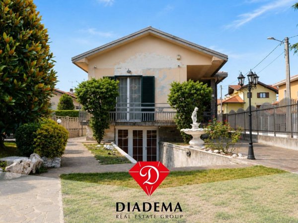 casa indipendente in vendita a Fagnano Olona