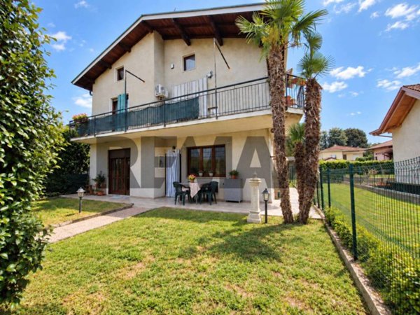 casa indipendente in vendita a Fagnano Olona in zona Bergoro