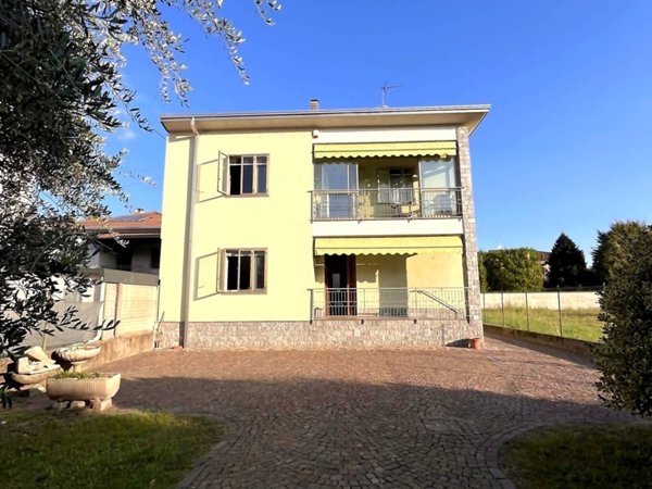 casa indipendente in vendita a Fagnano Olona in zona Fornaci
