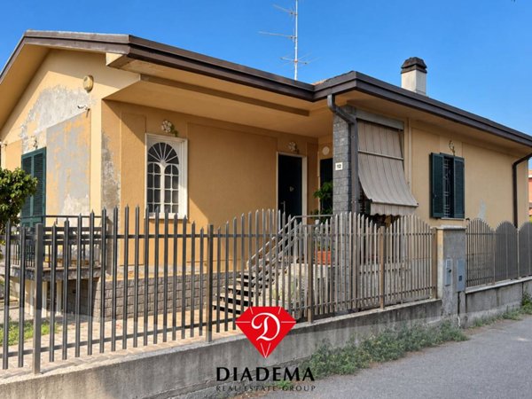casa indipendente in vendita a Fagnano Olona
