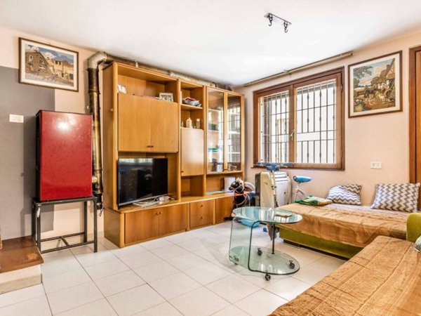 appartamento in vendita a Ferno