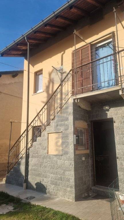 casa indipendente in vendita a Ferno