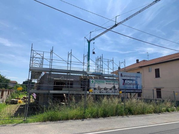 casa indipendente in vendita a Ferno