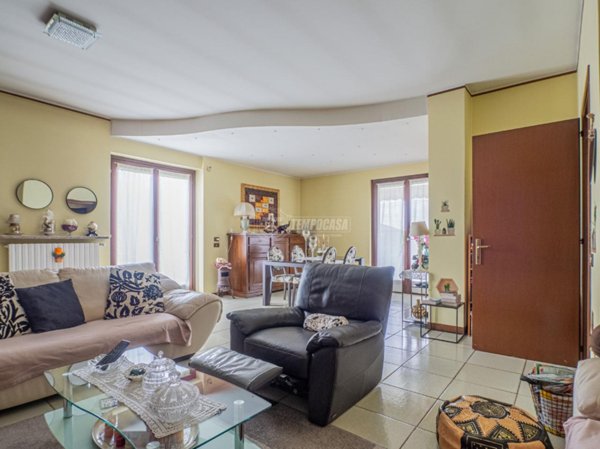 casa indipendente in vendita a Ferno