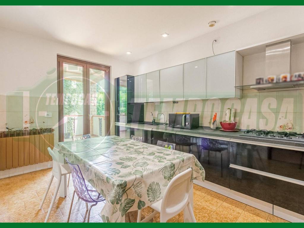 casa indipendente in vendita a Ferno