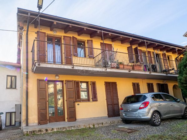 appartamento in vendita a Ferno