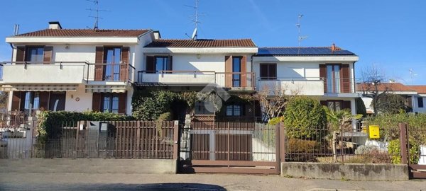 appartamento in vendita a Ferno
