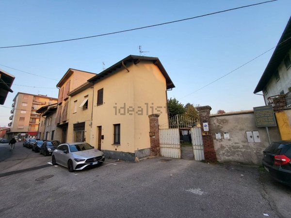 appartamento in vendita a Ferno in zona San Macario