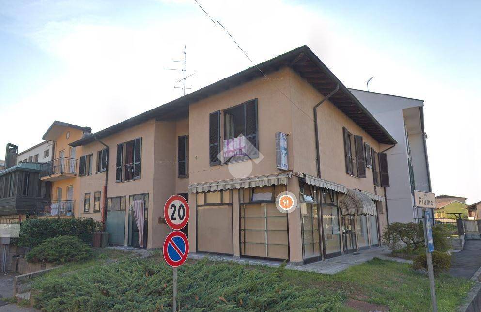 appartamento in vendita a Ferno