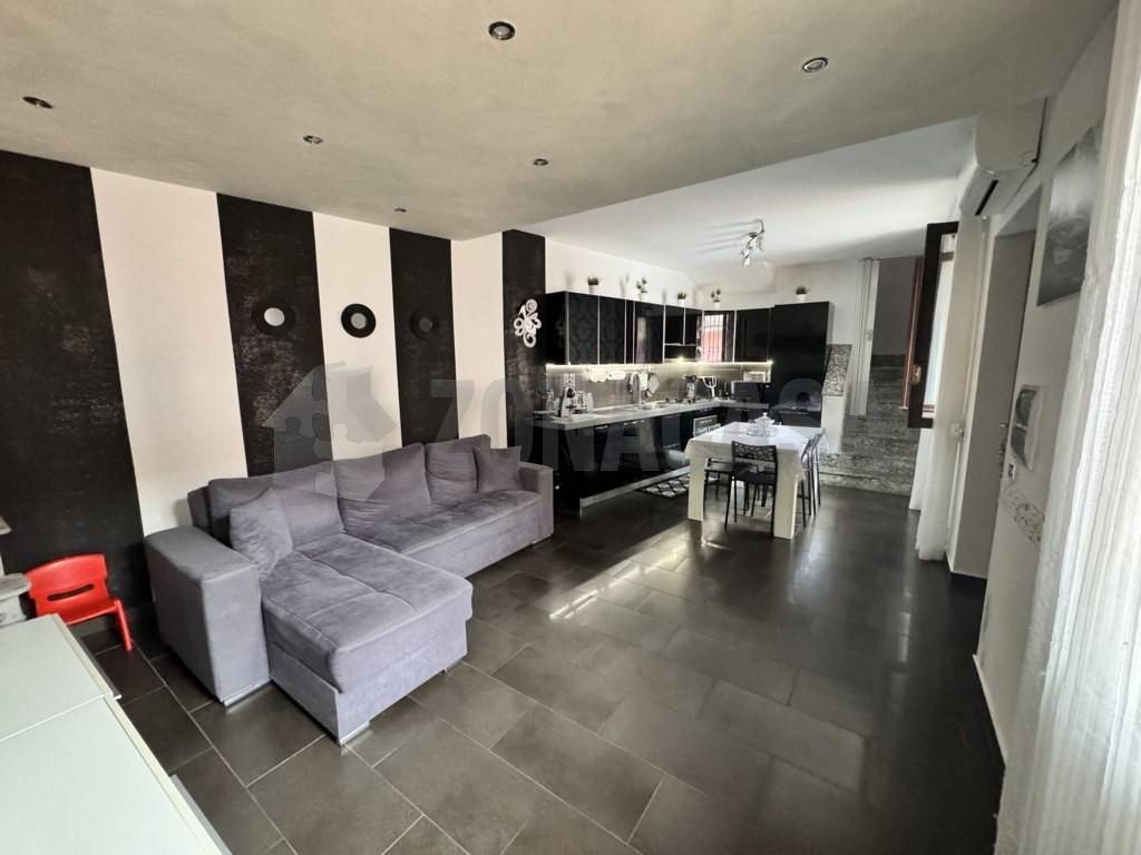 appartamento in vendita a Ferno