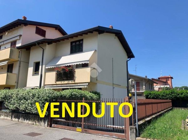appartamento in vendita a Ferno