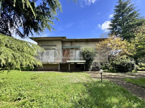 casa indipendente in vendita a Ferno