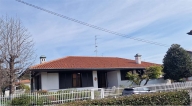 casa indipendente in vendita a Ferno