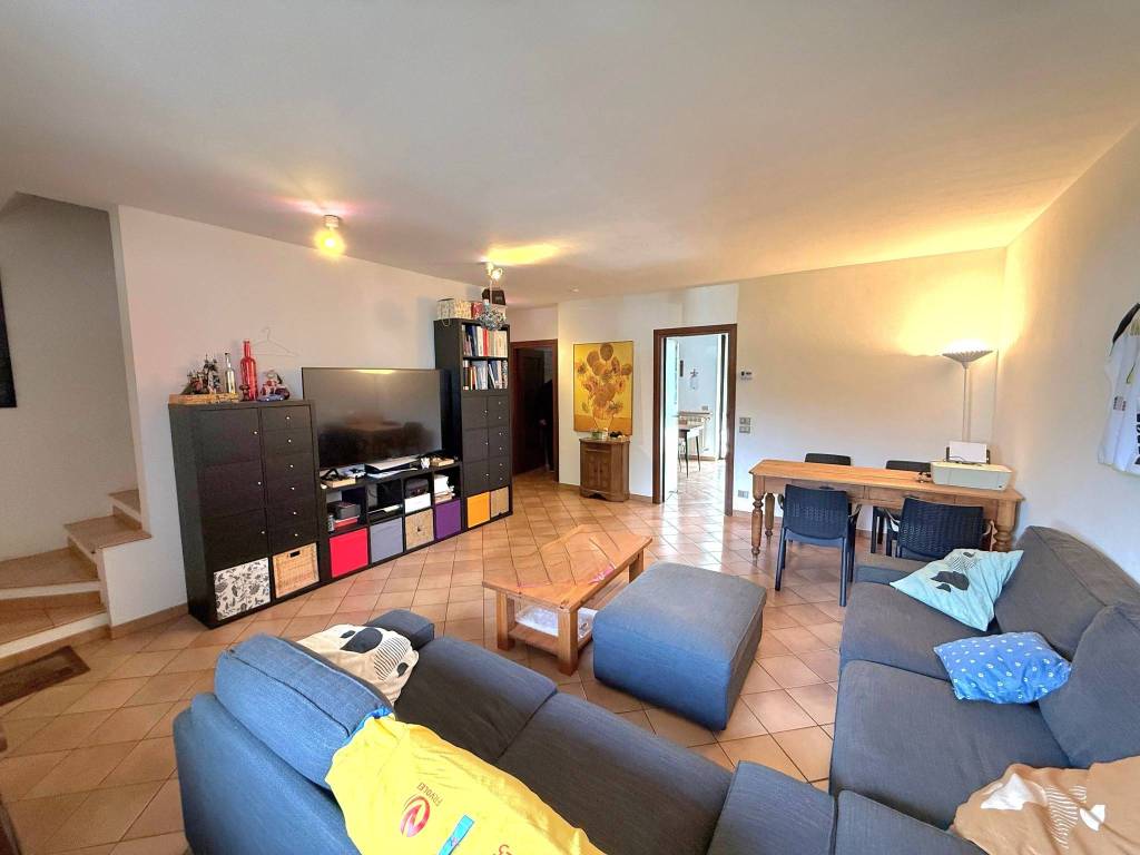casa indipendente in vendita a Ferno