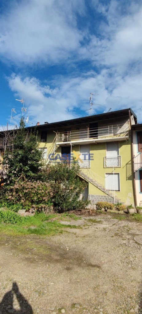 casa indipendente in vendita a Ferno