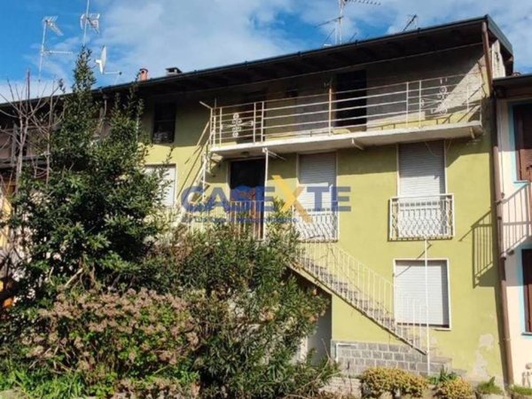 casa indipendente in vendita a Ferno