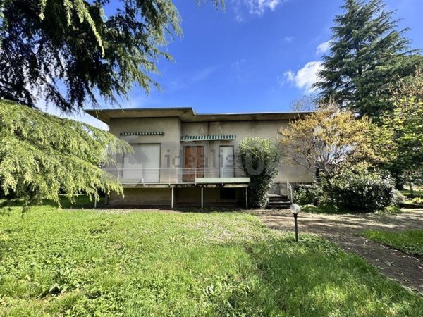 casa indipendente in vendita a Ferno