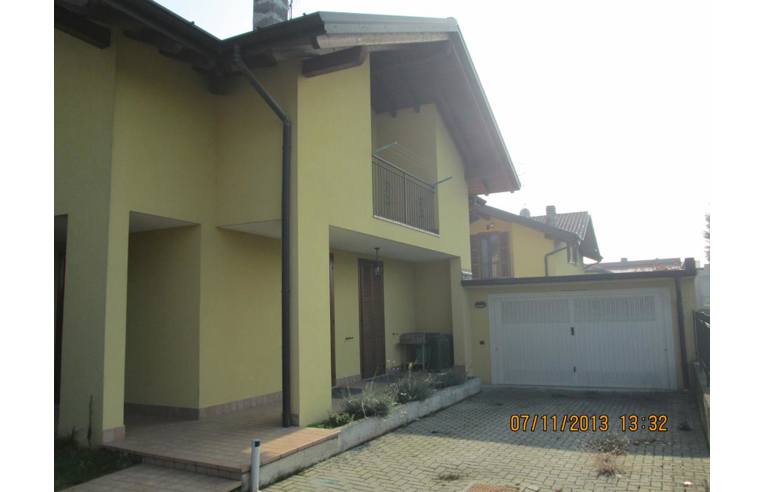 casa indipendente in vendita a Ferno