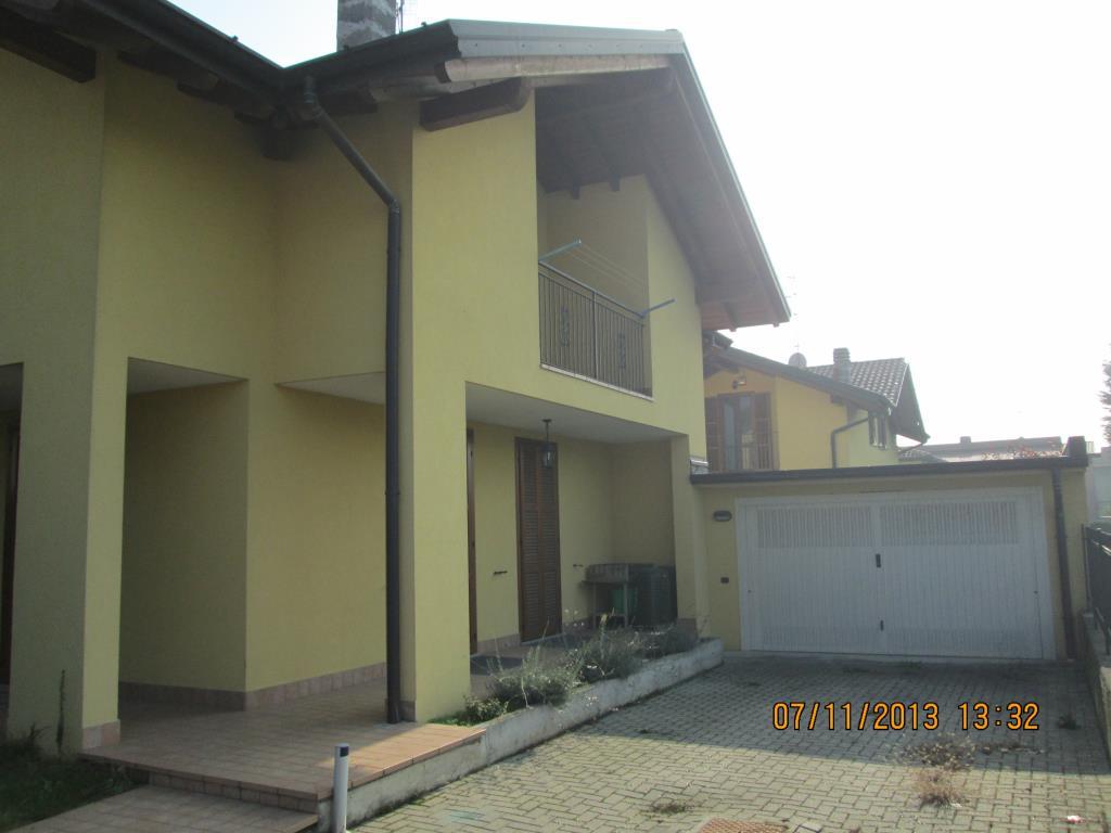 casa indipendente in vendita a Ferno