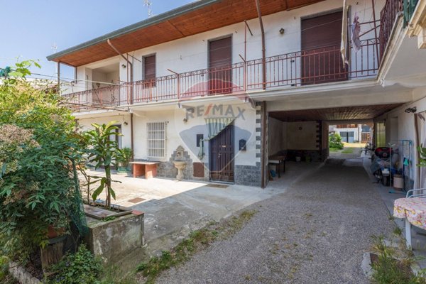 casa indipendente in vendita a Ferno