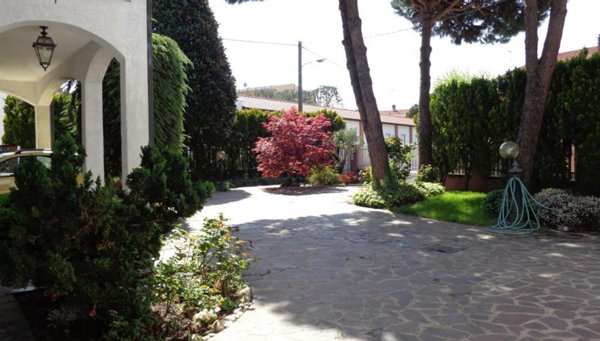 casa indipendente in vendita a Ferno