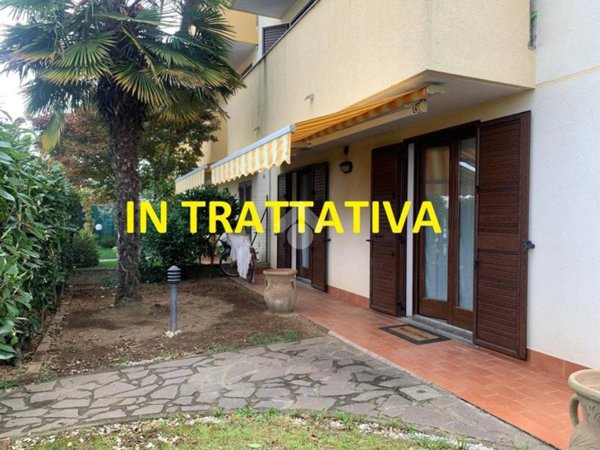 casa indipendente in vendita a Ferno