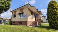 casa indipendente in vendita a Ferno
