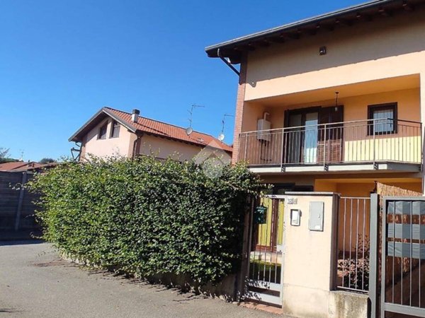 casa indipendente in vendita a Ferno