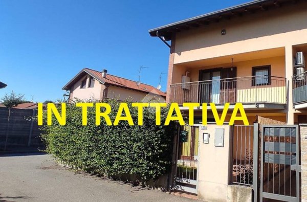 casa indipendente in vendita a Ferno