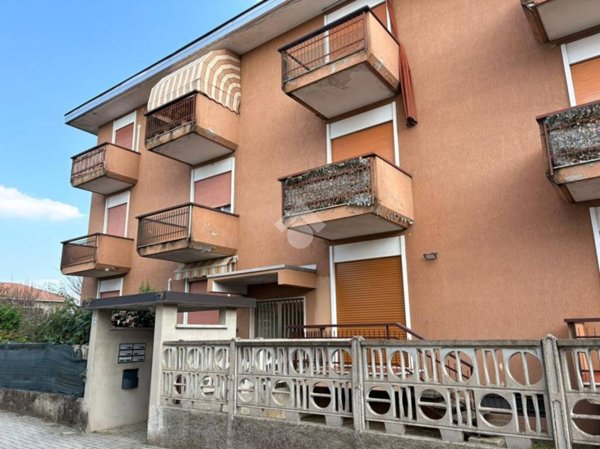 appartamento in vendita a Ferno