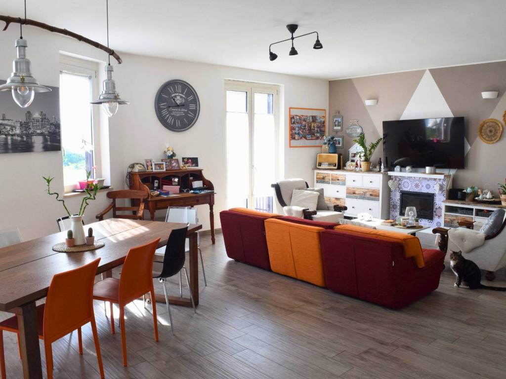 casa indipendente in vendita a Ferno