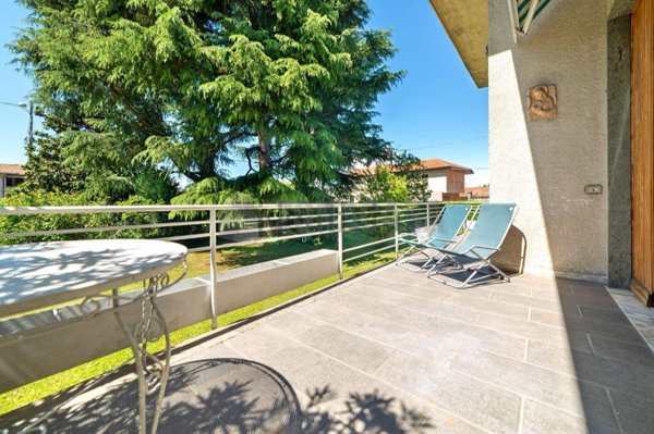 casa indipendente in vendita a Ferno