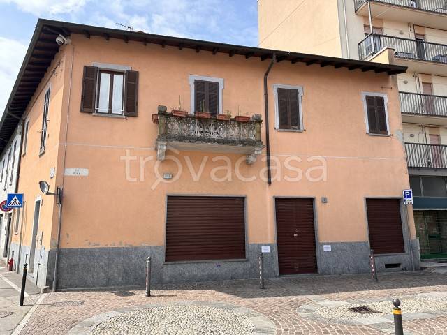 casa indipendente in vendita a Ferno