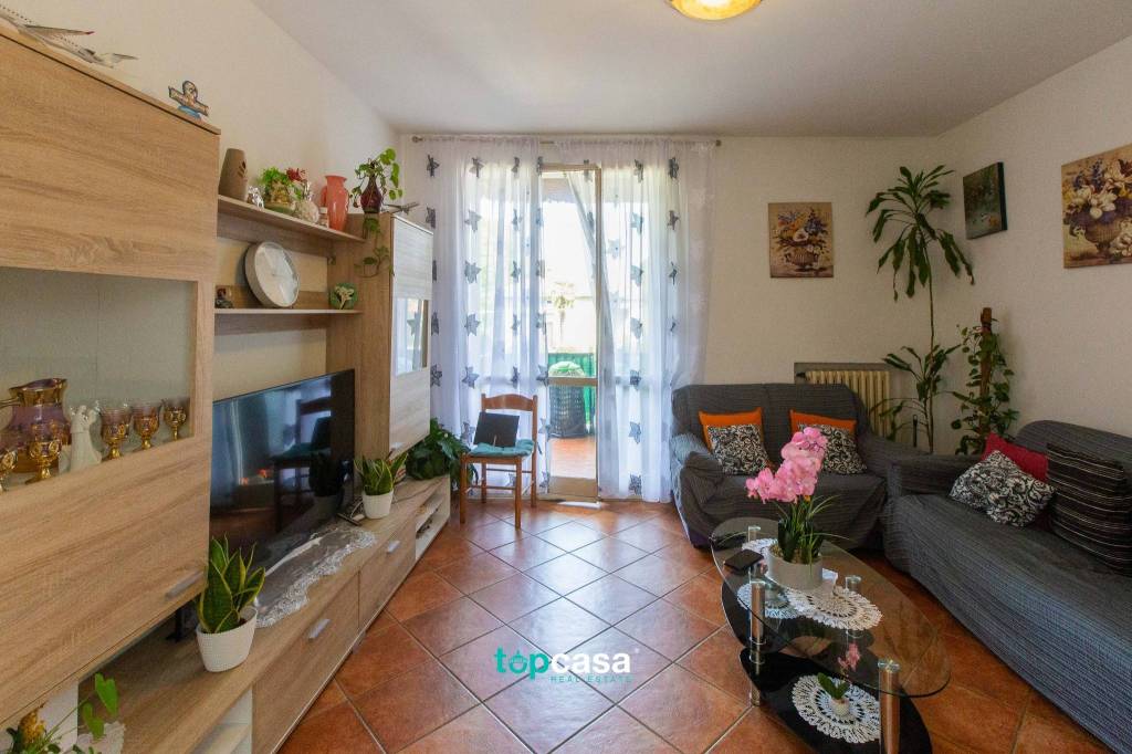 appartamento in vendita a Ferno