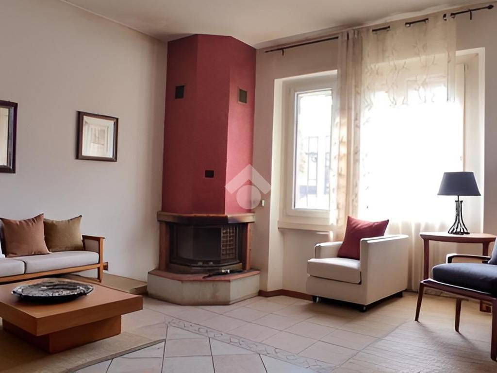 casa indipendente in vendita a Ferno