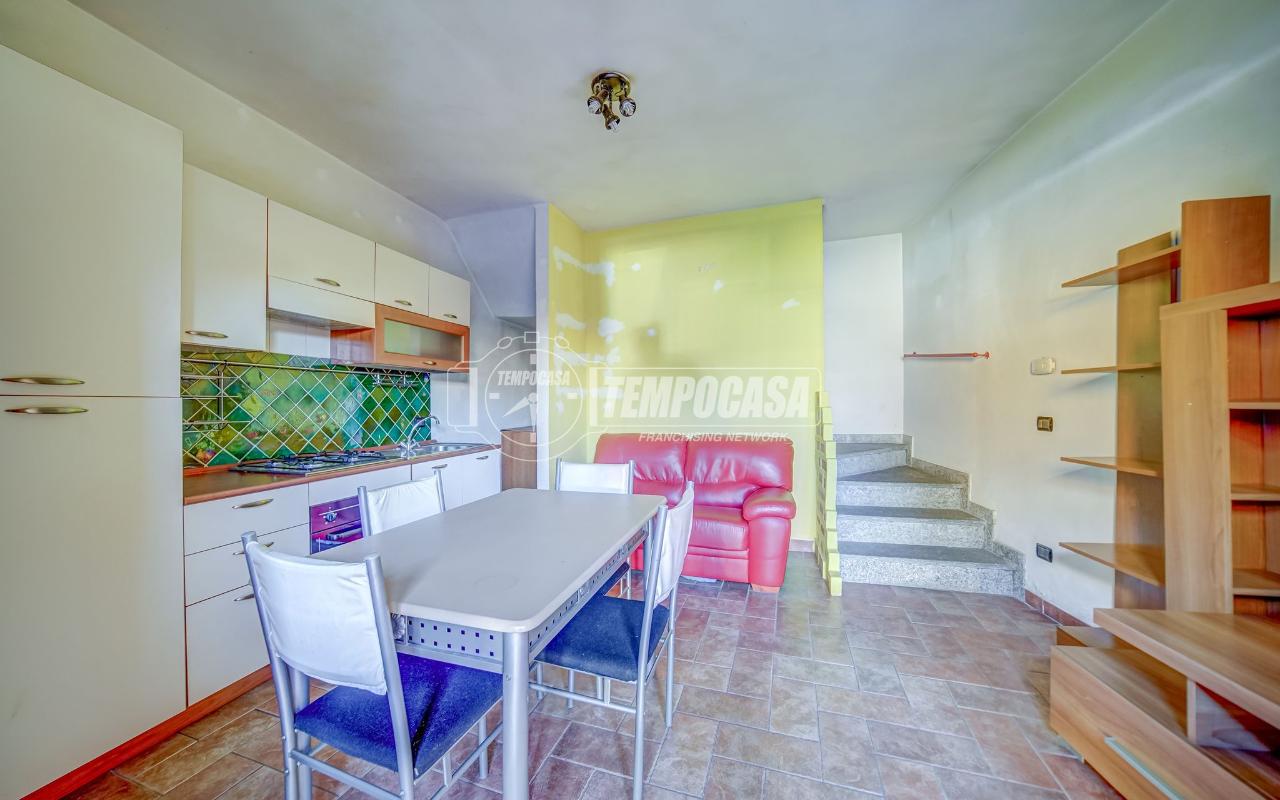 appartamento in vendita a Ferno