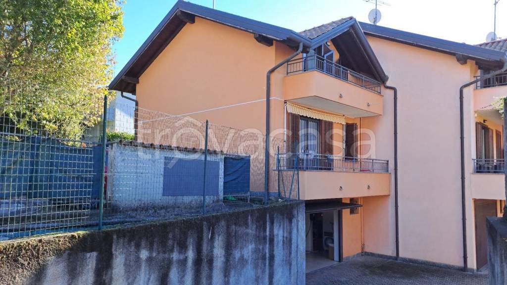 casa indipendente in vendita a Ferno