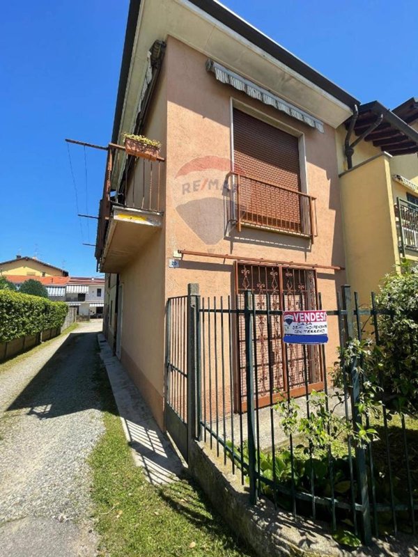 casa indipendente in vendita a Ferno